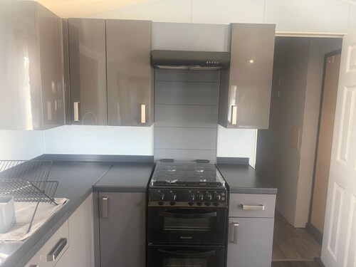 Caravan Sleeps 6 With Indoor Pool on Site