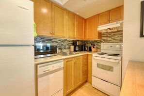 Unclassified image, 3 of 13, button - RivetStays | The Pantages Economy Suite – Downtown Studio Condo (Toronto)