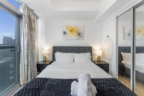 Room - The York by RivetStays – 3BR DT Condo, Sleeps 10 (Toronto)