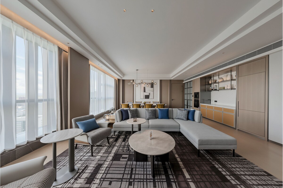 Suite Presidensial, 1 Tempat Tidur King | Area keluarga | TV LCD