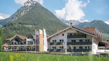 A hotel with a mountain backdrop, featuring a bar and a restaurant.