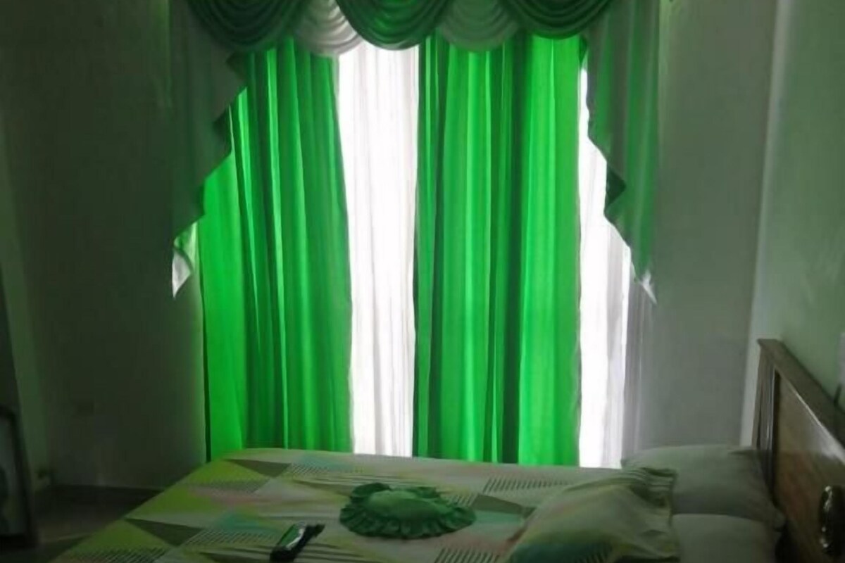 Basic Triple Room | Iron/ironing board