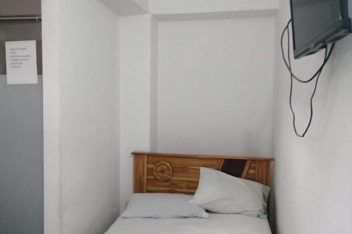 Basic Room, City View | Iron/ironing board