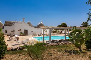 A white villa with a pool, outdoor seating, and a pergola. - Masseria Le Monache by Perle di Puglia (Martina Franca)