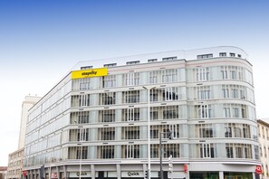 A multi-story building with a yellow sign indicating it is an apartment hotel. - Staycity Aparthotel Lyon Garibaldi (Lyon)