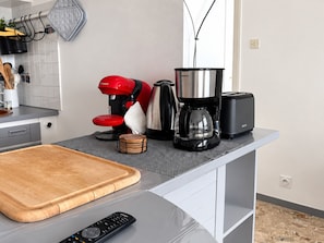 A kitchen counter with a coffee maker, toaster, and a cutting board. - Apartment panoramic view - 6 guests (Chamrousse)