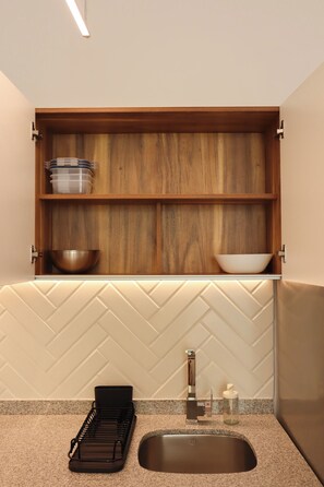 A kitchen with a built-in wooden shelf, a stainless steel sink, and a modern faucet. - Gran Suite Loft Guadalajara Centro SF (Guadalajara)