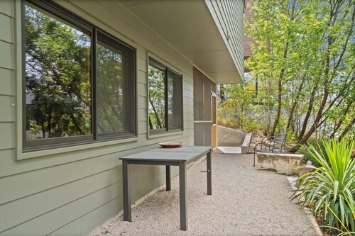 Design-Forward South Austin Studio Near Barton Springs & South Congress