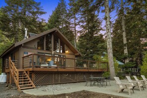 A cabin with a deck, outdoor seating, and a staircase leading to the entrance. - Cabin on Yakima River, Fish, Float, Golf, AC, BBQ (Cle Elum)