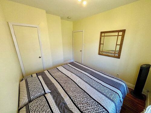 2 Bedrooms Apartment & Parking, 15 minutes Downtown