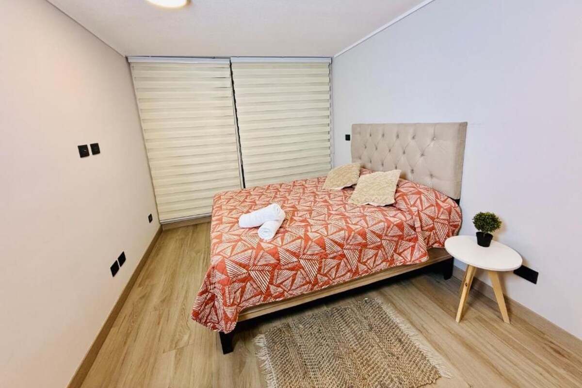 Comfort appartement, balkon, uitzicht op stad | Een strijkplank/strijkijzer, gratis wifi
