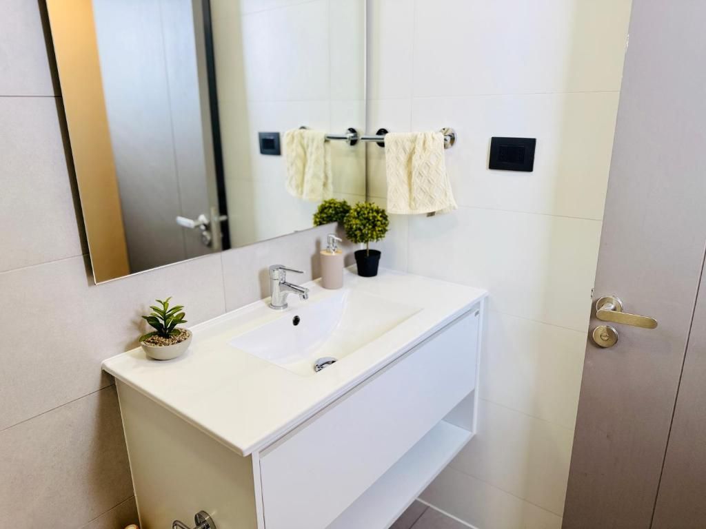 Comfort Apartment, Balcony, City View | Bathroom