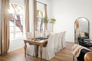 Dining - Lakefront Glendale Oasis - Private Pool & Hot Tub (Glendale)
