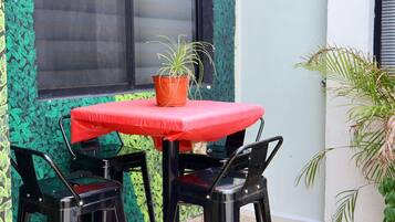 Tempat makan luar