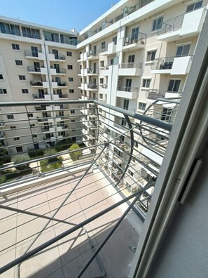 Unclassified image, 5 of 6, button - Modern 1 BR w/ Garden Views - Gzira (Gżira)