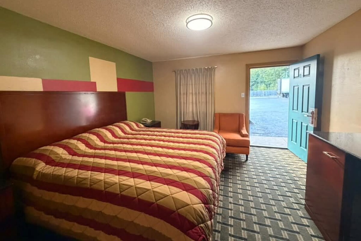 Zimmer, 1 King-Bett, Raucher | Minibar, Schreibtisch, Bügeleisen/Bügelbrett, kostenloses WLAN