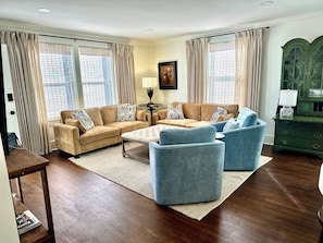 A living room with a sofa set, two armchairs, a coffee table, and a green cabinet. - Luxury 2BR-1BA- Broadway BNB- Walk to Centre (Danville)
