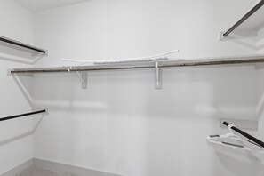 Unclassified image, 3 of 17, button - Modern 2BR near PGA & Universal Studios (Frisco)