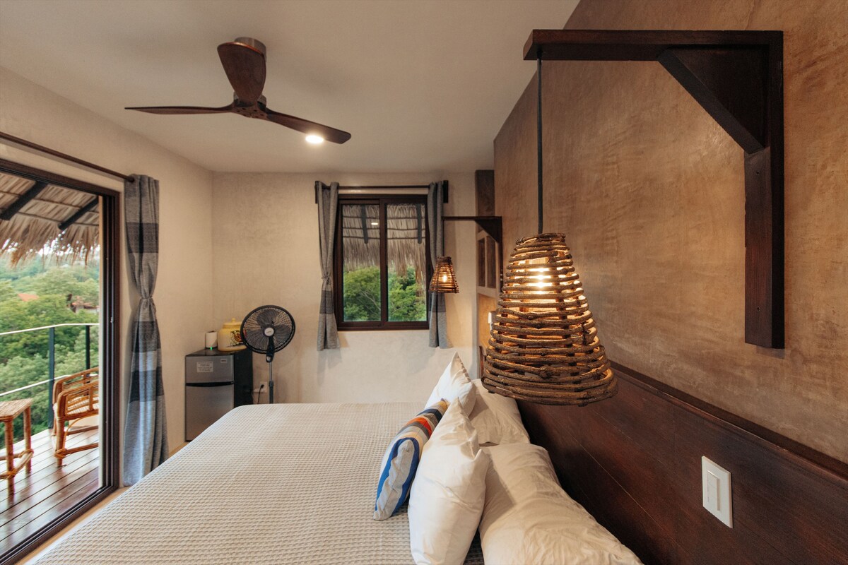 Suite superior, 1 habitación, balcón, vista al océano | Escritorio, espacio para trabajar con laptop y cortinas blackout 