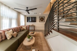 Living area - The Miss Lou (New Orleans)