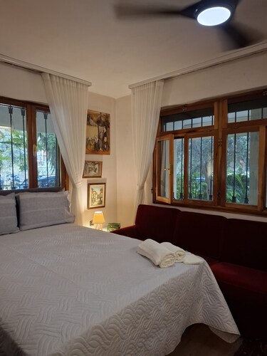 Cozy, ground floor studio with patio and garden in the heart of Bostanlı