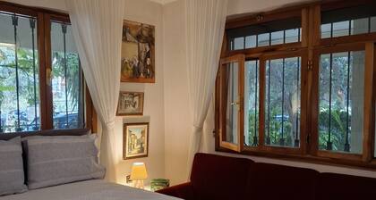 Cozy, ground floor studio with patio and garden in the heart of Bostanlı