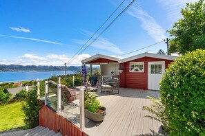 Terrace/patio - Seaside Cabin with Fjord Views, Kayak & Boat Berth (Rogaland)