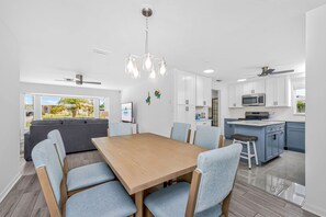 Unclassified image, 3 of 58, button - Dreams Away - Sleeps 8, Pool, Golf, Fun! (Rotonda West)