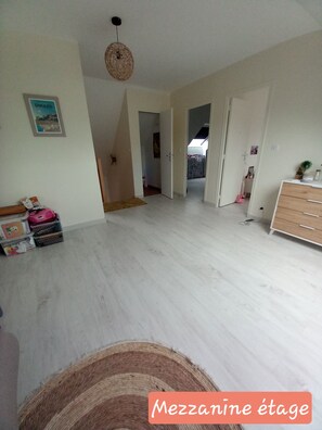 Unclassified image, 5 of 6, button - Vrbo Property (Ernée)