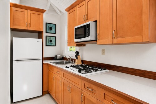 Private studio, centrally located - 5min to beach!