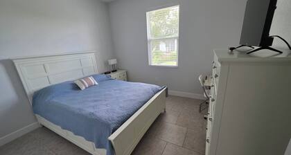 Tranquil 3-bedroom pool home in Port Charlotte