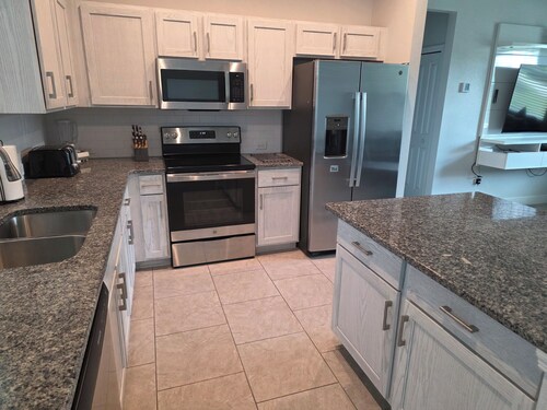 Tranquil 3-bedroom pool home in Port Charlotte