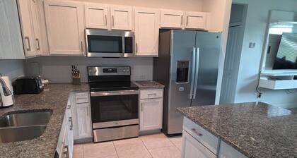 Tranquil 3-bedroom pool home in Port Charlotte