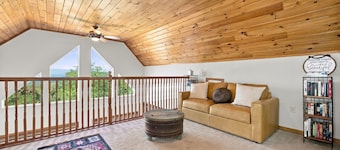 Berkeley Springs w/Hot Tub + Game Room + Fire Pit