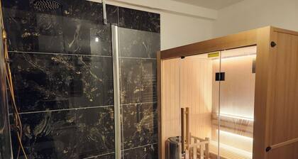 Cozy Getaway: Private Sauna, Garden, and Parking