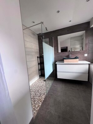 Unclassified image, 4 of 17, button - Beautiful, bright 59-square-meter apartment in the heart of Bellevue. (Saint-Étienne)