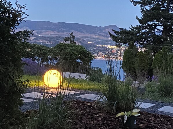 Unclassified image, 1 of 23, button - Modern 2 Bedroom Suite w Beautiful Lake Views! (West Kelowna)