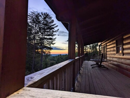 Shortoff Mountain Retreat | 3 Suites | Sleeps 12
