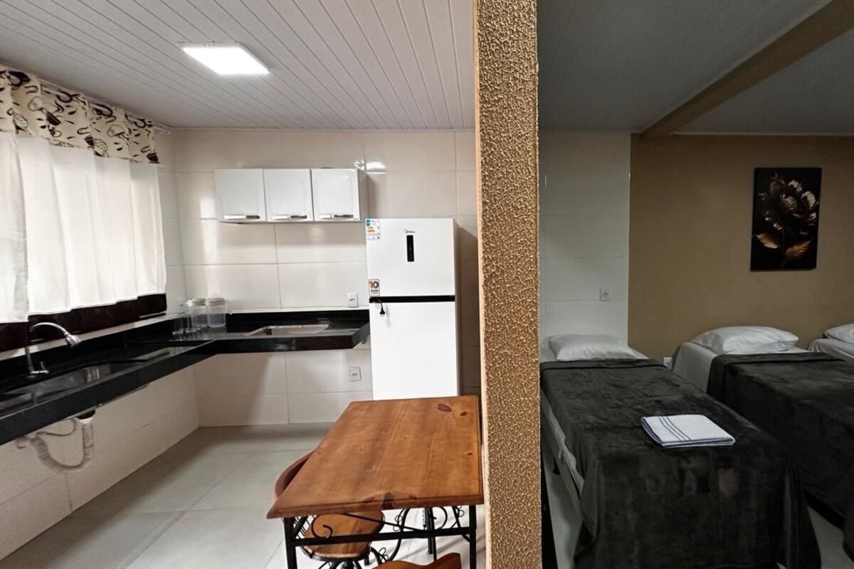 Classic-lejlighed - terrasse - udsigt til have | Privat køkken | Køleskab, kogeplade, køkkentøj/tallerkener/redskaber