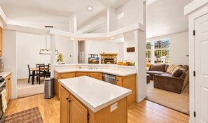 Interior - Modern Retreat W Hot Tub & Near Snow Summit (Big Bear Lake)