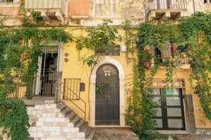 Exterior detail - Fornai18: A "Slow" B&B in the historic center of Catania (Catania)