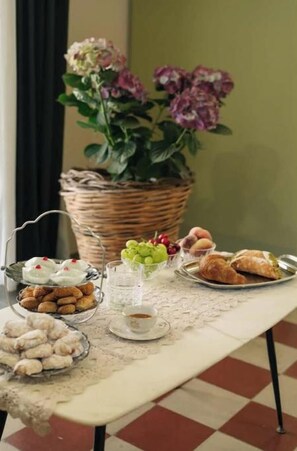Dining - Vrbo Property (Catania)