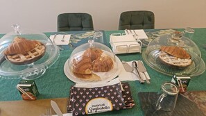 Unclassified image, 5 of 20, button - Bed and Breakfast 'Garibaldi Station Rooms - Suite 4PP' with Wi-Fi and Air Conditioning (Napoli)