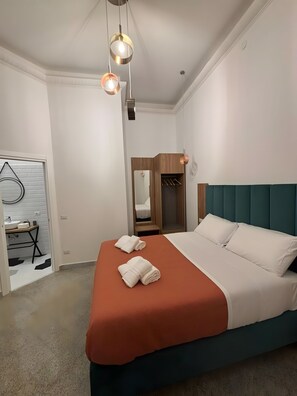 Unclassified image, 4 of 19, button - Bed and Breakfast 'Garibaldi Station Rooms - Suite 6PP' with Wi-Fi and air conditioning (Napoli)