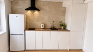 Unclassified image, 4 of 6, button - Cosy and clean studio suitable for 2 people (London)
