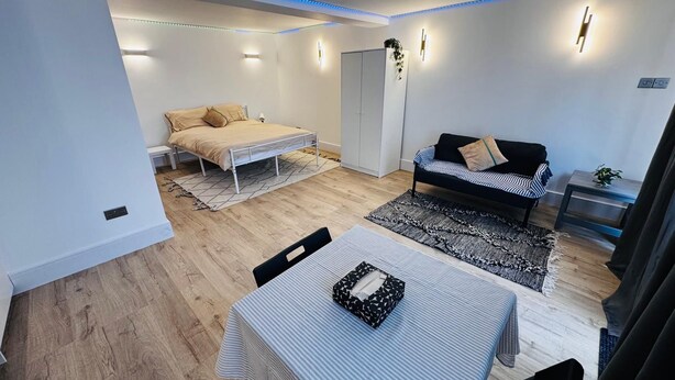 Unclassified image, 1 of 6, button - Cosy and clean studio suitable for 2 people (London)
