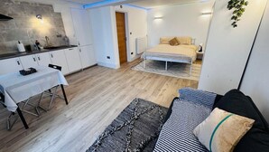 Unclassified image, 2 of 6, button - Cosy and clean studio suitable for 2 people (London)