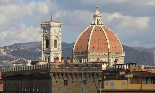 Unclassified image, 1 of 37, button - 180M² TIMELESS CHARACTER WITH A PRIVATE TERRACE OFFERING BREATHTAKING 360° VIEWS (Firenze)