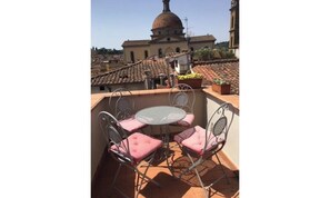 Unclassified image, 2 of 37, button - 180M² TIMELESS CHARACTER WITH A PRIVATE TERRACE OFFERING BREATHTAKING 360° VIEWS (Firenze)