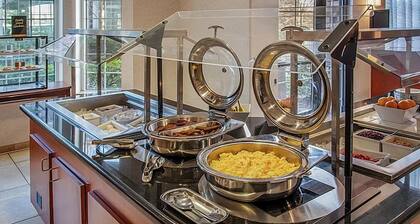 Accessible Suite w/ Kitchen, Pool & Free Breakfast